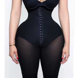 Skin Curvy by Erika Vega